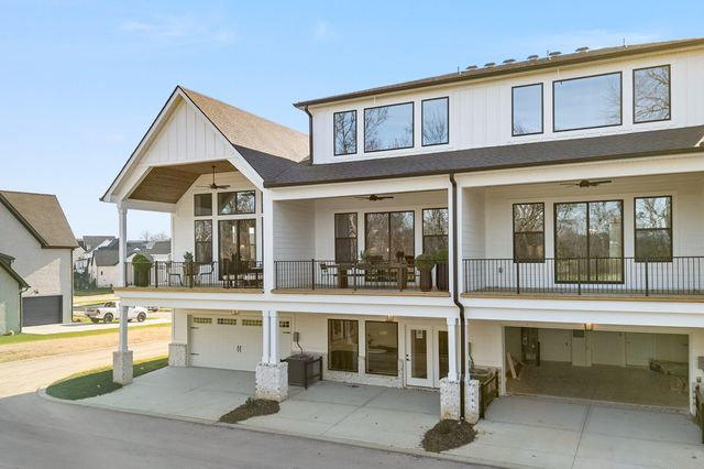 2056 Conductor Ln, Thompsons Station, TN 37179