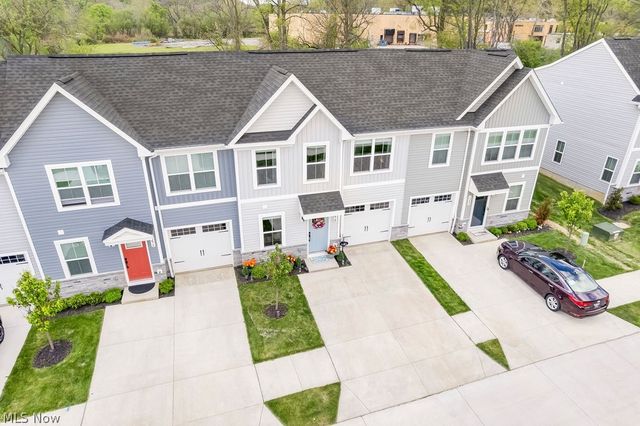1278 Divot Circle, Akron, OH 44313
