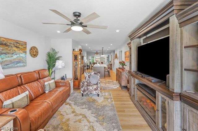 1278 Divot Circle, Akron, OH 44313