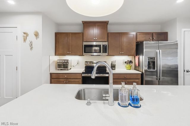 1278 Divot Circle, Akron, OH 44313