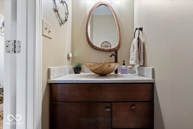 8006 Windham Lake Way 35, Indianapolis, IN 46214