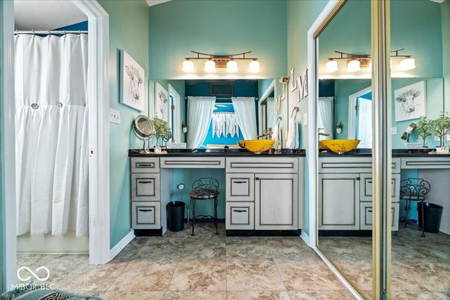 8006 Windham Lake Way 35, Indianapolis, IN 46214