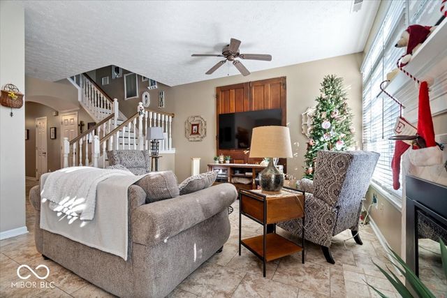 8006 Windham Lake Way 35, Indianapolis, IN 46214