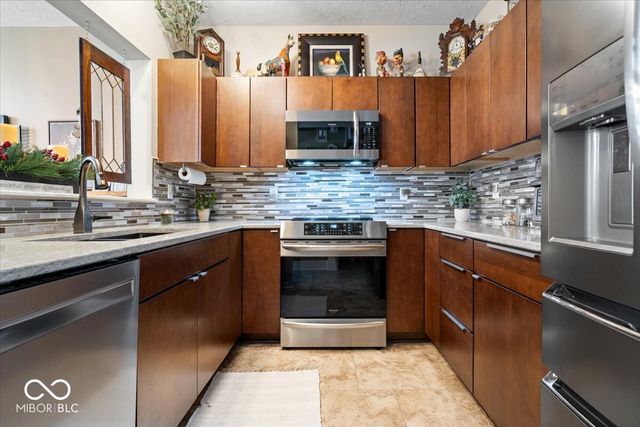 8006 Windham Lake Way 35, Indianapolis, IN 46214