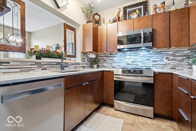 8006 Windham Lake Way 35, Indianapolis, IN 46214