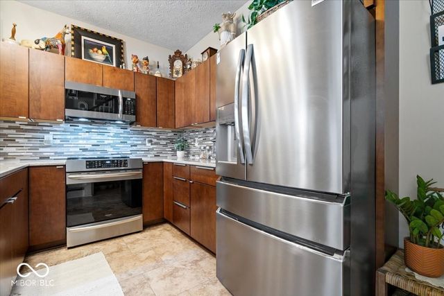 8006 Windham Lake Way 35, Indianapolis, IN 46214