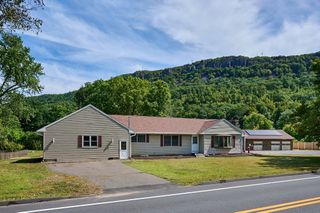 133 Holyoke St, Easthampton, MA 01027