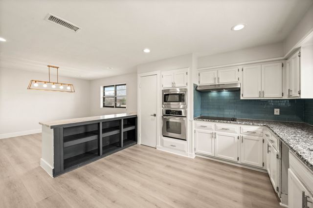 2105 Inverness Drive, Arlington, TX 76012