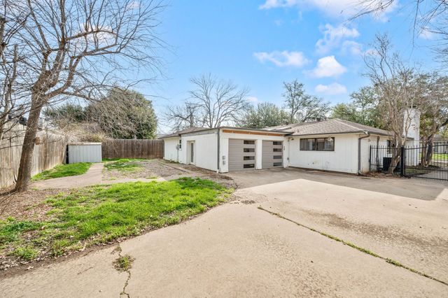 2105 Inverness Drive, Arlington, TX 76012