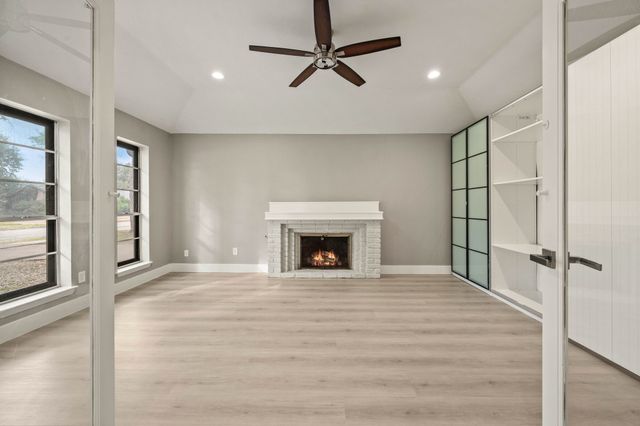 2105 Inverness Drive, Arlington, TX 76012