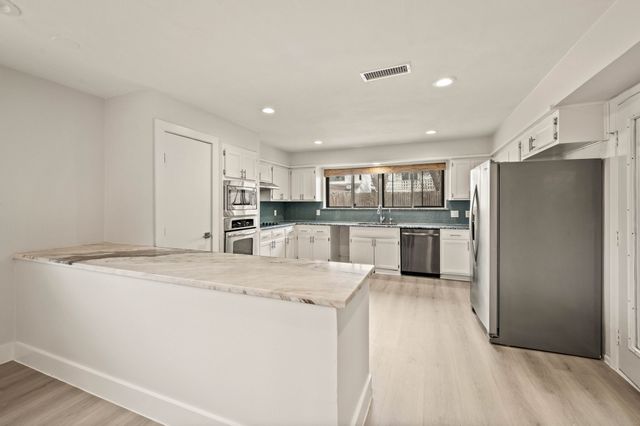 2105 Inverness Drive, Arlington, TX 76012