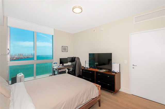 300 S Biscayne Boulevard T2612, Miami, FL 33131