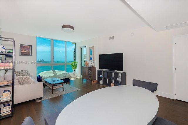 300 S Biscayne Boulevard T2612, Miami, FL 33131