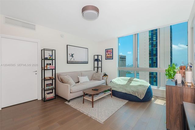 300 S Biscayne Boulevard T2612, Miami, FL 33131