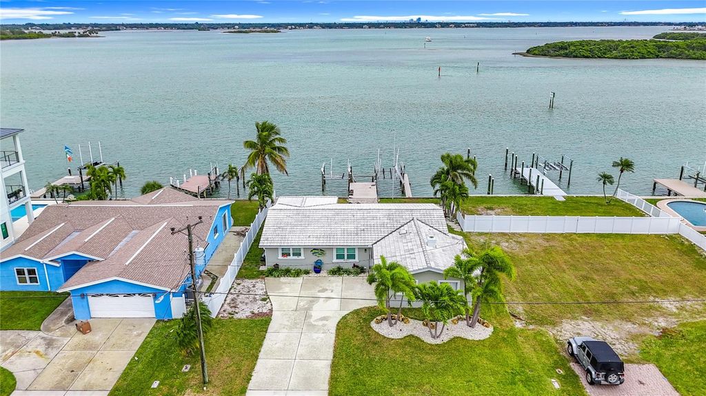 Image 2 of property listing at 533 JOHNS PASS AVENUE, Madeira Beach, FL 33708