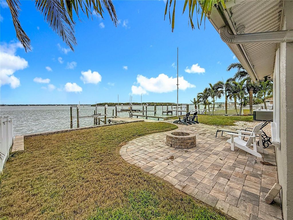 Image 12 of property listing at 533 JOHNS PASS AVENUE, Madeira Beach, FL 33708