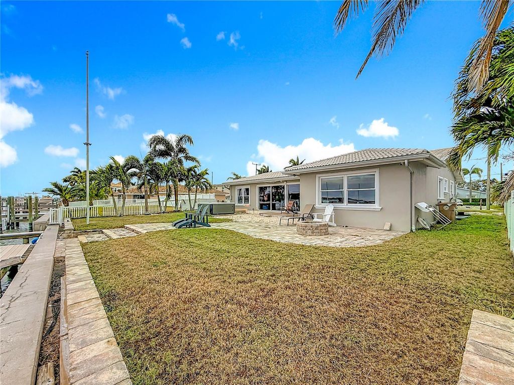Image 14 of property listing at 533 JOHNS PASS AVENUE, Madeira Beach, FL 33708