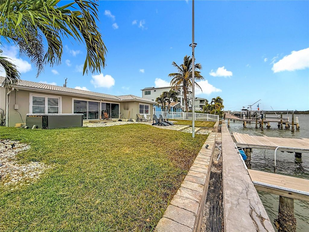 Image 17 of property listing at 533 JOHNS PASS AVENUE, Madeira Beach, FL 33708
