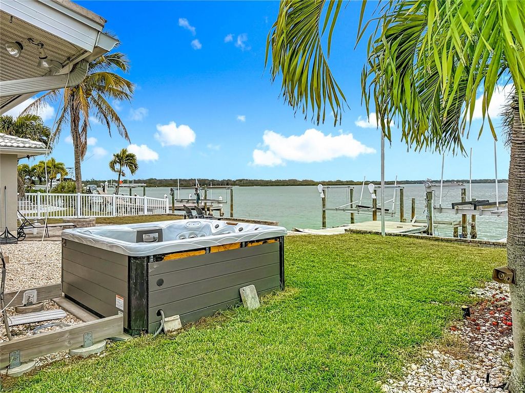 Image 18 of property listing at 533 JOHNS PASS AVENUE, Madeira Beach, FL 33708