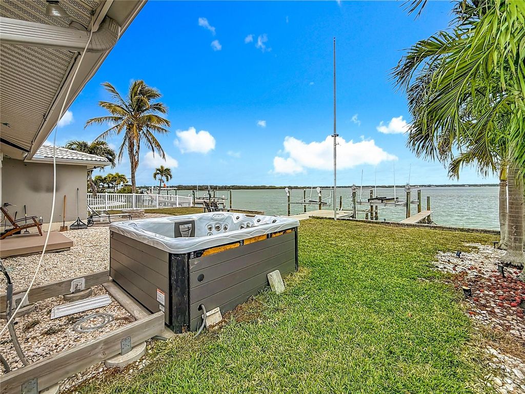 Image 19 of property listing at 533 JOHNS PASS AVENUE, Madeira Beach, FL 33708