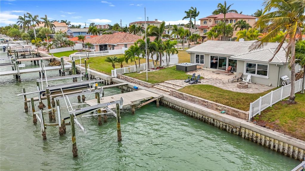 Image 20 of property listing at 533 JOHNS PASS AVENUE, Madeira Beach, FL 33708