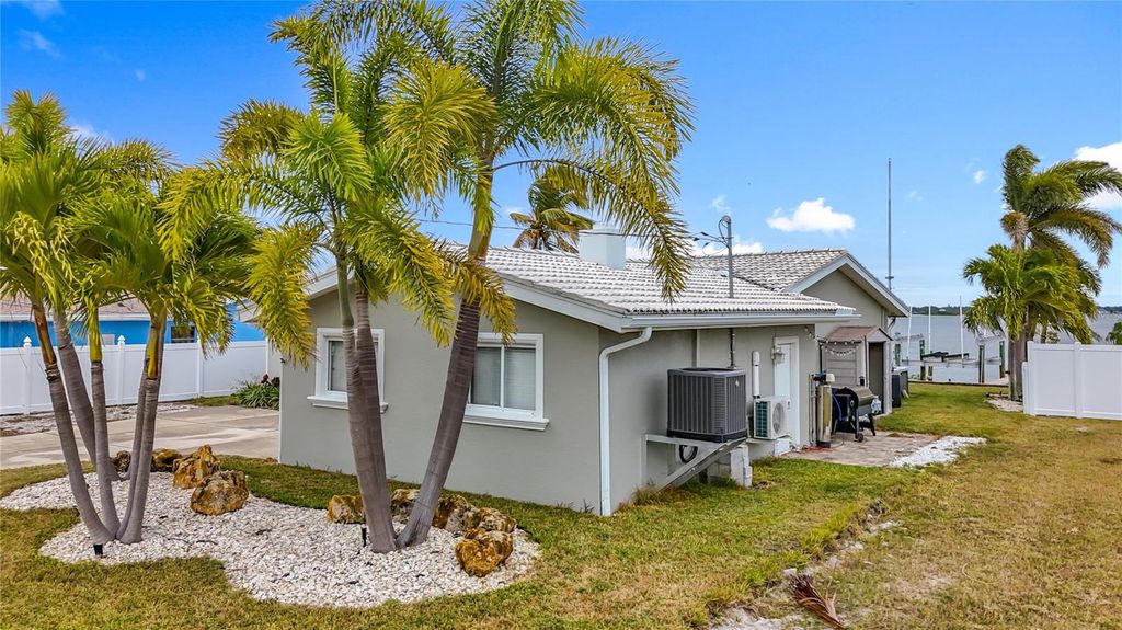 Image 3 of property listing at 533 JOHNS PASS AVENUE, Madeira Beach, FL 33708