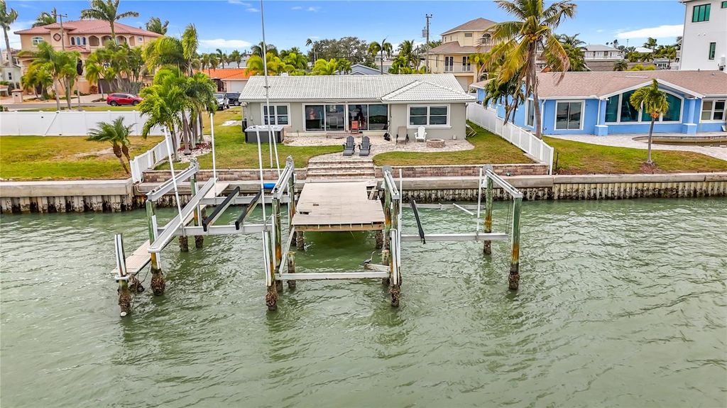 Image 21 of property listing at 533 JOHNS PASS AVENUE, Madeira Beach, FL 33708