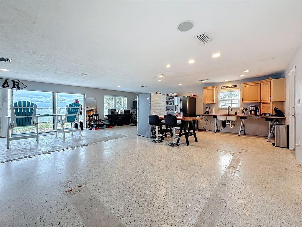 Image 26 of property listing at 533 JOHNS PASS AVENUE, Madeira Beach, FL 33708