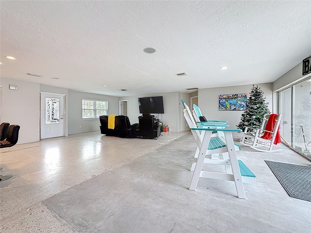 Image 27 of property listing at 533 JOHNS PASS AVENUE, Madeira Beach, FL 33708