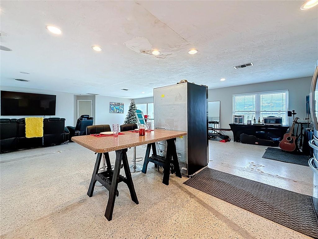 Image 29 of property listing at 533 JOHNS PASS AVENUE, Madeira Beach, FL 33708