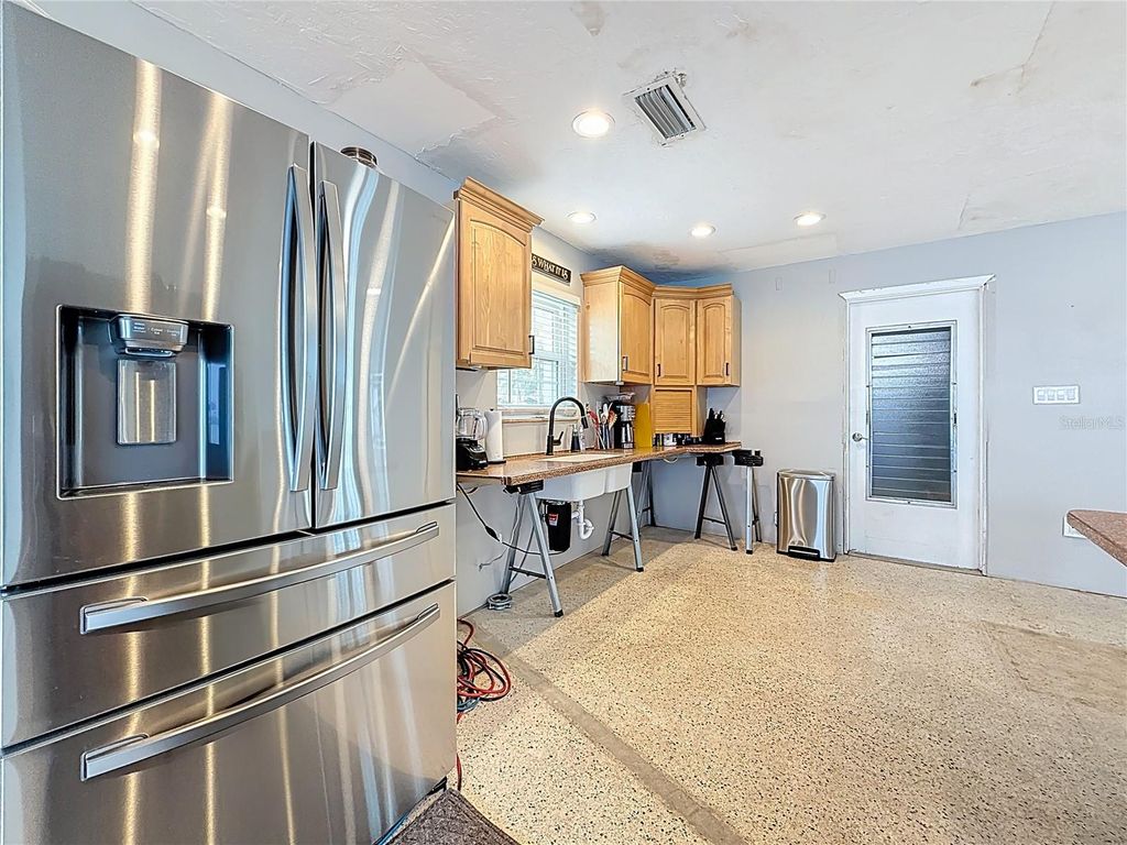 Image 31 of property listing at 533 JOHNS PASS AVENUE, Madeira Beach, FL 33708