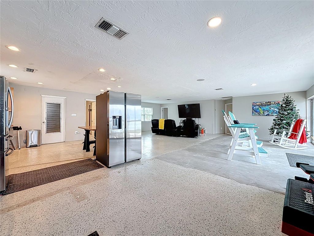 Image 32 of property listing at 533 JOHNS PASS AVENUE, Madeira Beach, FL 33708