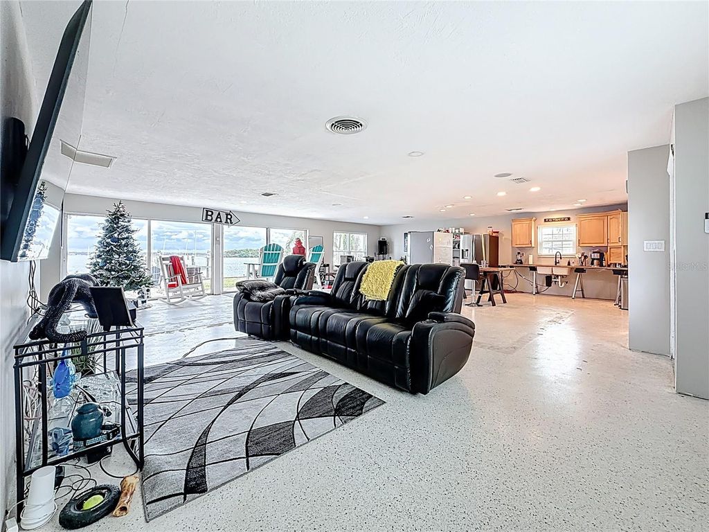 Image 33 of property listing at 533 JOHNS PASS AVENUE, Madeira Beach, FL 33708