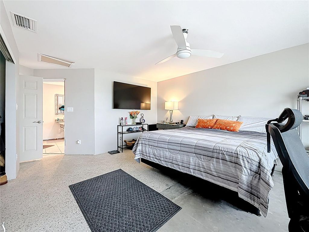 Image 43 of property listing at 533 JOHNS PASS AVENUE, Madeira Beach, FL 33708