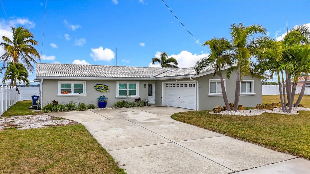 Image 6 of property listing at 533 JOHNS PASS AVENUE, Madeira Beach, FL 33708