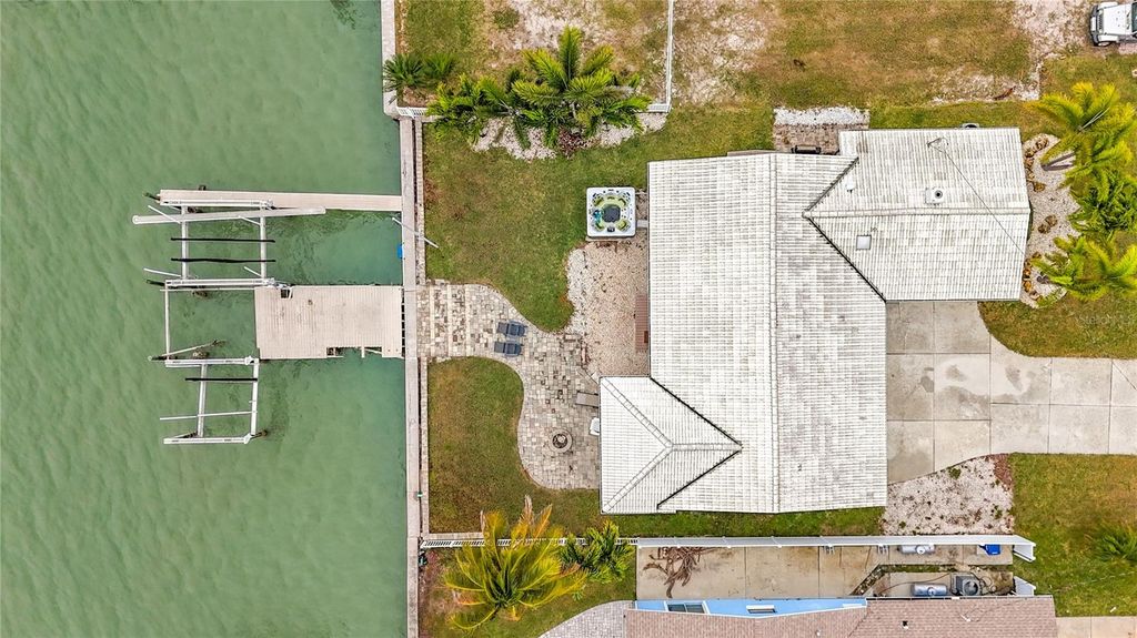 Image 55 of property listing at 533 JOHNS PASS AVENUE, Madeira Beach, FL 33708