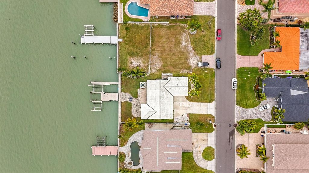 Image 56 of property listing at 533 JOHNS PASS AVENUE, Madeira Beach, FL 33708