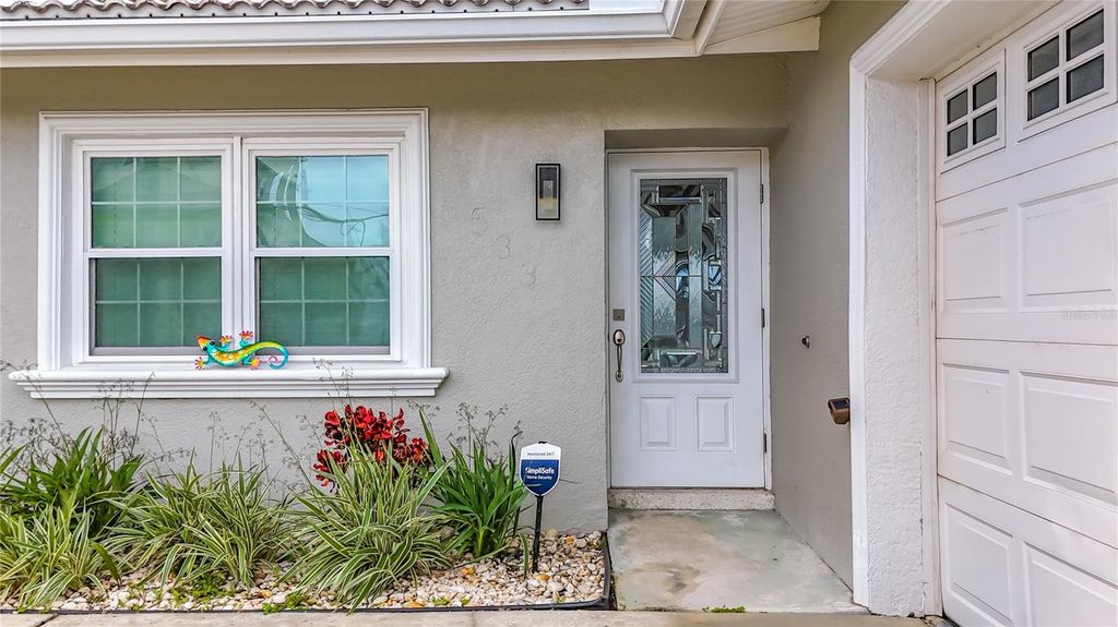 Image 7 of property listing at 533 JOHNS PASS AVENUE, Madeira Beach, FL 33708