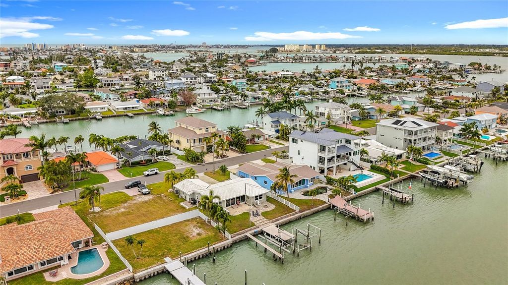 Image 61 of property listing at 533 JOHNS PASS AVENUE, Madeira Beach, FL 33708