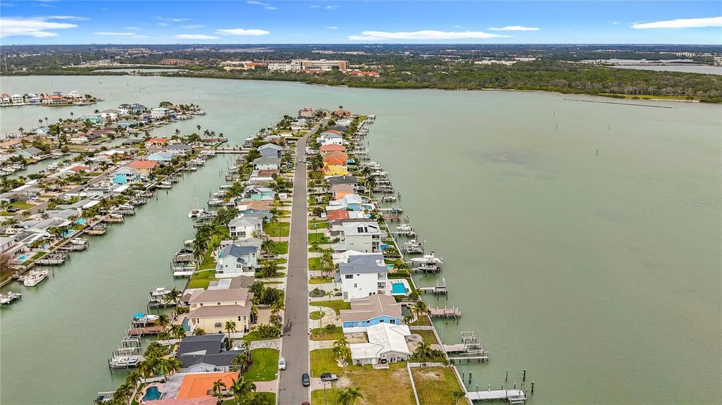 Image 63 of property listing at 533 JOHNS PASS AVENUE, Madeira Beach, FL 33708