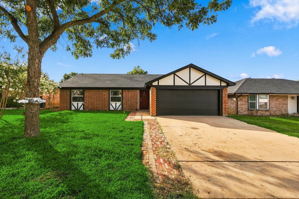 3113 Meadowmoor Street, Fort Worth, TX 76133 — exterior