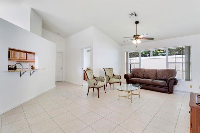 234 Moccasin Trail W, Jupiter, FL 33458