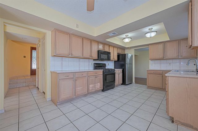 5127 Smokey River Drive, Katy, TX 77449