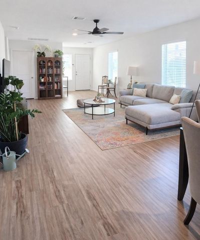 9018 Burnet Bay Ct Court, Baytown, TX 77521
