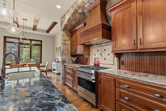 1835 PRESIDENTIAL DRIVE, Neenah, WI 54956