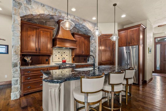 1835 PRESIDENTIAL DRIVE, Neenah, WI 54956
