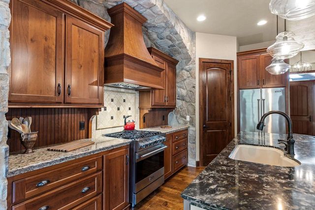 1835 PRESIDENTIAL DRIVE, Neenah, WI 54956
