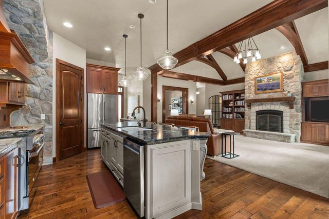 1835 PRESIDENTIAL DRIVE, Neenah, WI 54956