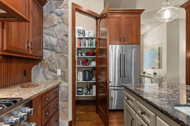 1835 PRESIDENTIAL DRIVE, Neenah, WI 54956