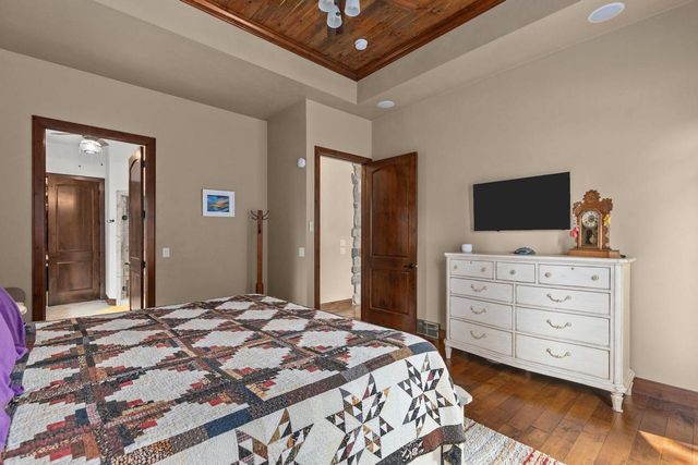 1835 PRESIDENTIAL DRIVE, Neenah, WI 54956